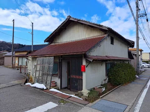2F 4LDK in Daikoku-cho, Tsurugi, Hakusan-shi, Hakusan

2,000,000 yen