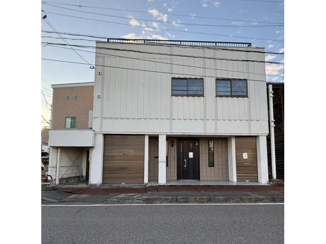 ◎ 3-story steel structure 13DK ◎ Can be used as a mixed-use residential property ◎ 11m front road