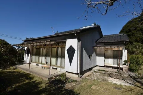 Satsumasendai City, Hiwaki Town, Tōnohara (Kawauchi Station) Single-story building 5DK