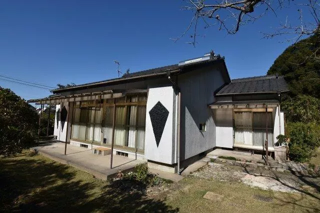 Satsumasendai City, Hiwaki Town, Tōnohara (Kawauchi Station) Single-story building 5DK