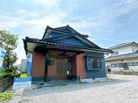 [Open House] Interior and exterior renovations completed. 4LDK 2-story house. Parking for 4 cars available.