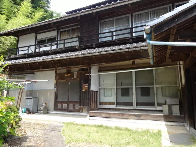 Minobu-cho, Minamikoma-gun, Tokyo (Minobu Sta.) 3F 9DK

4.8 million yen