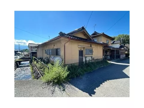 Takashimayama (Shimoyama Village Station) 2.7 million yen