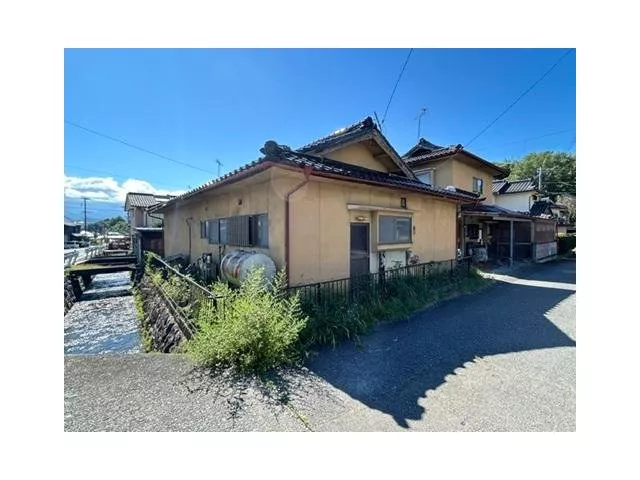 Takashimayama (Shimoyama Village Station) 2.7 million yen