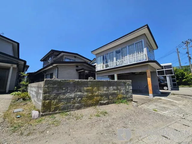 650 meters on foot from JR Ou Main Line "Yuzawa" Station