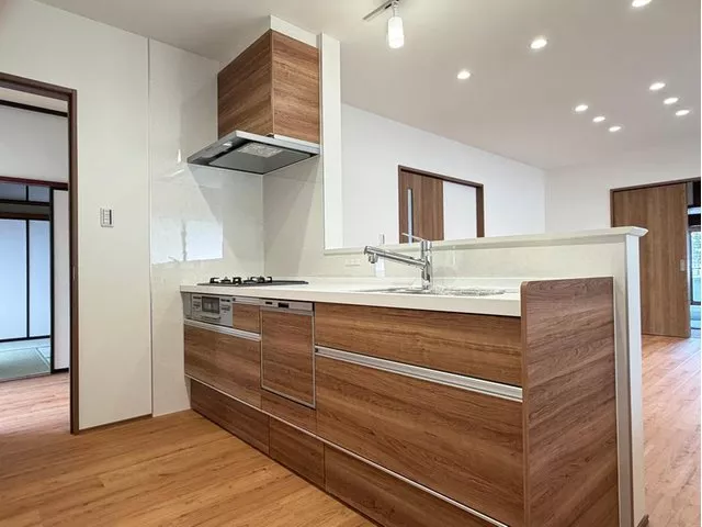 ◇Interior and exterior renovation◆ Parking for 3 or more cars◇ 6SSLDK *Disclosure information available