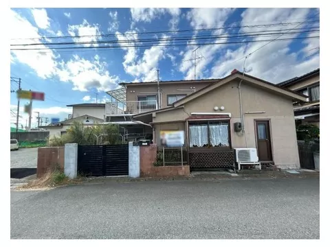 South-facing with good sunlight, spacious 5LDK with storage in all rooms and a shed