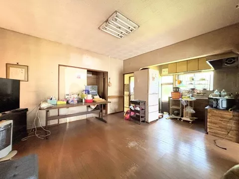 A property with a business warehouse on a vast site of approximately 200 tsubo has appeared!
