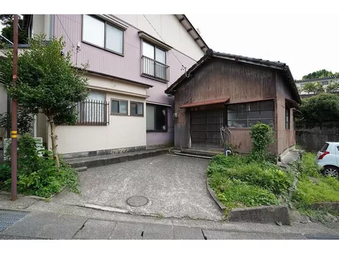 Within walking distance to Higashi Chaya District! Used house with a warehouse on a site of approximately 126 tsubo♪ Parking for more than 5 cars! - Image 2