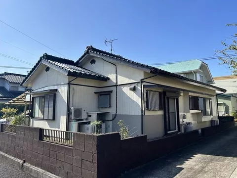 29 minutes on foot from JR Sakurai Line "Obitake"