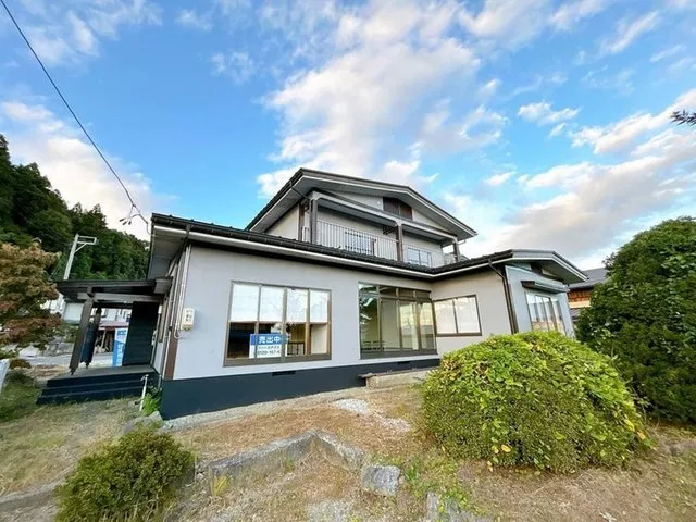 【Open House】 【Under Renovation】 6LDK layout. 192 tsubo of land with parking for more than 4 cars.