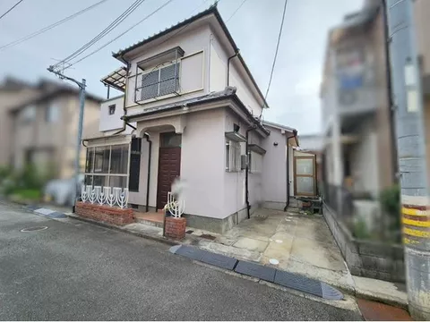For inquiries about real estate purchases, contact Yoshida at "Fukuya," known for quick service!