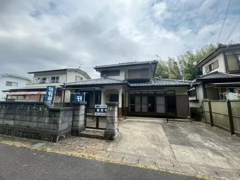 South-facing road & good sunlight♪ Parallel parking for 2 cars, 5DK! A quiet residential area that's easy to live in♪