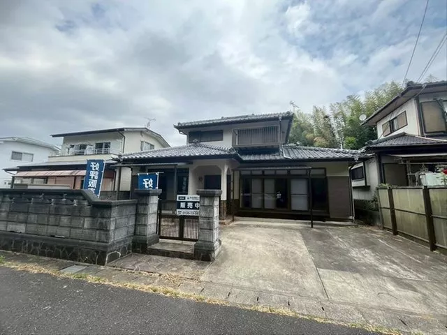 South-facing road & good sunlight♪ Parallel parking for 2 cars, 5DK! A quiet residential area that's easy to live in♪