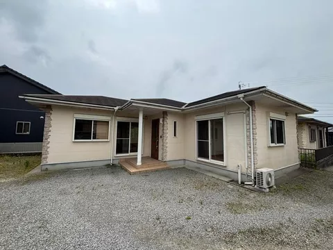 This is a 4LDK second-hand house built 18 years ago (^^♪