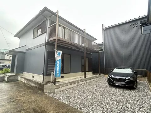 [Open House Held] [Interior and Exterior Renovated] 4LDK. Water facilities replaced.