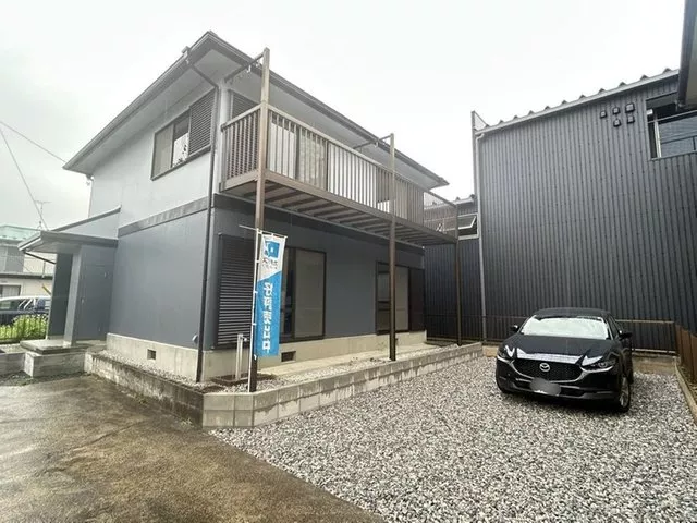 [Open House Held] [Interior and Exterior Renovated] 4LDK. Water facilities replaced.