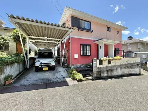 Spacious 4SLDK home. Good ventilation and sunlight. With terrace♪