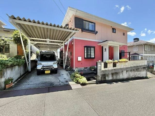 Spacious 4SLDK home. Good ventilation and sunlight. With terrace♪