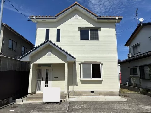 This is a used house that has been renovated and is ready for immediate occupancy.