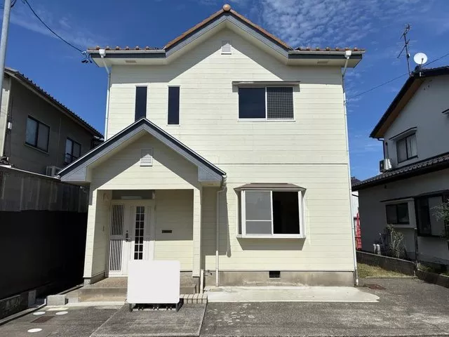 This is a used house that has been renovated and is ready for immediate occupancy.