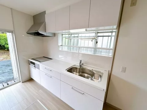 [Open House] Interior and exterior renovation completed. A two-story house facing south with good sunlight!