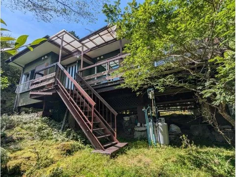 ☆ A house in the Juuriki Minami Fuji villa area. ☆ Located in a lush green area.