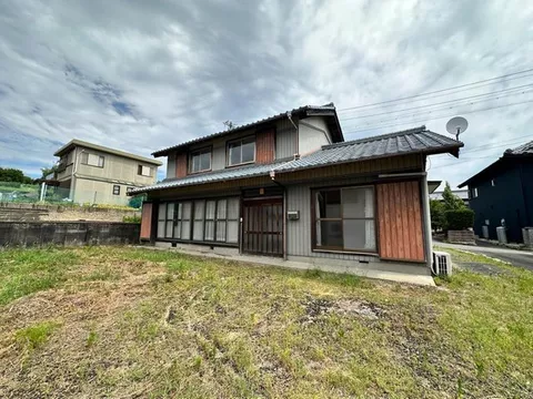 ■Parking for 3 or more cars available■Spacious 7LDK■Approximately 5 minutes on foot from the Miki Bus "Isaka Town Community Center" stop