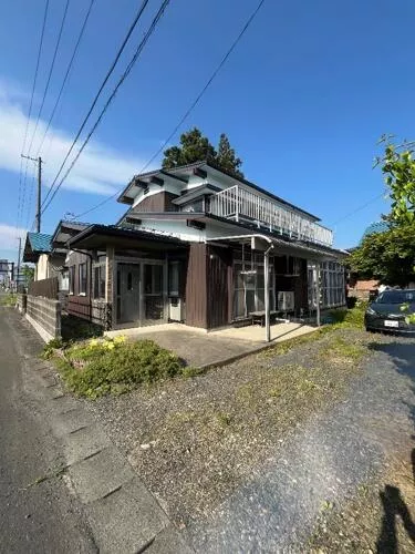 Hanamaki City, Higashigunome 10th District (Ninai Station) 2-story building 9DK