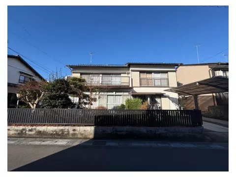 ◆Spacious 8DK◆Corner lot◆Japanese-style room available◆Good sunlight exposure◆Within walking distance to elementary and junior high schools◆Quiet residential area◆