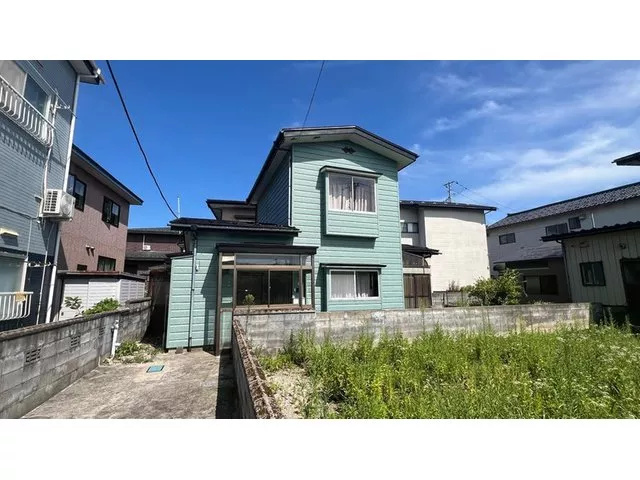Conveniently located 6 minutes on foot from Higashi Junior High School and Akita Bank Tegata North Branch! Parking for 3 cars available!
