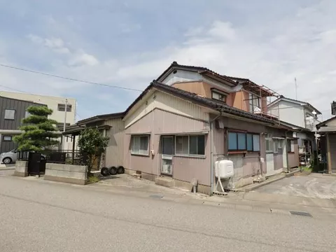Recommended for those who want a hobby room or a work-from-home space! Comes with a storage room for seasonal items and daily necessities.
