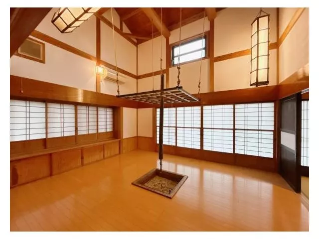 [Open House Held] [Renovated] [Immediate Move-In Available] A Japanese-style house built in 2006. Heating and cooling.