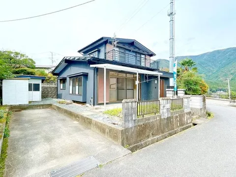 [Open House] Interior renovation planned / Road width 6.0m / Northeast corner lot