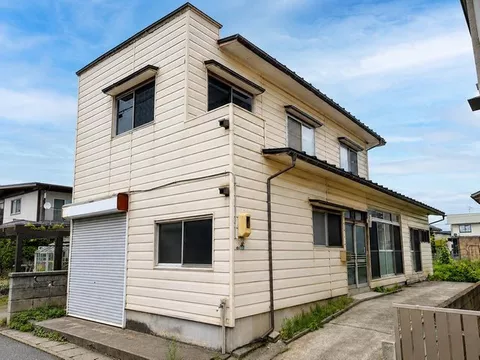 Bathroom, toilet, and washroom renovated! Located in the Chubu and Ryonan area! - Image 1