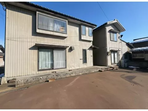 Parking for more than 3 cars OK! Snow melting system on the premises for安心 in winter♪