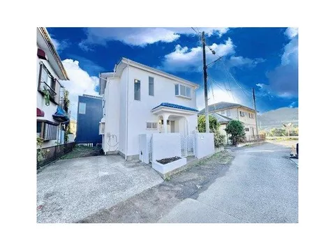 Fully renovated house. For viewing reservations, please call [0120-60-1665] - Image 2