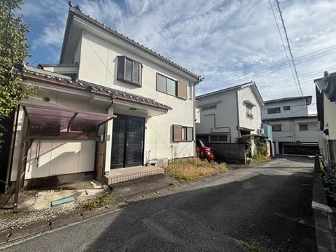 Affordable price of 11,990,000 yen! 3-minute walk to the convenience store♪ Spacious 4SDK layout