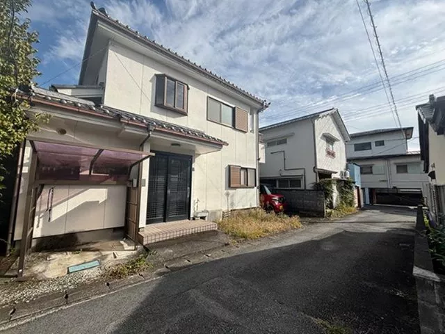 Affordable price of 11,990,000 yen! 3-minute walk to the convenience store♪ Spacious 4SDK layout