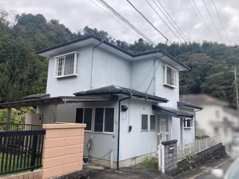 Located close to both elementary and junior high schools! There is parking space for 2 cars◎