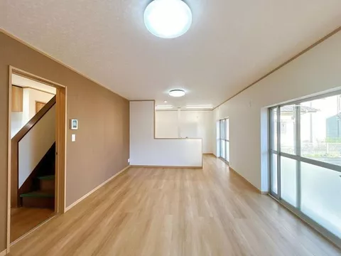 [Open House] Interior and exterior renovations in progress / Earthquake reinforcement work / Water area replacement / Parking for 3 cars available /