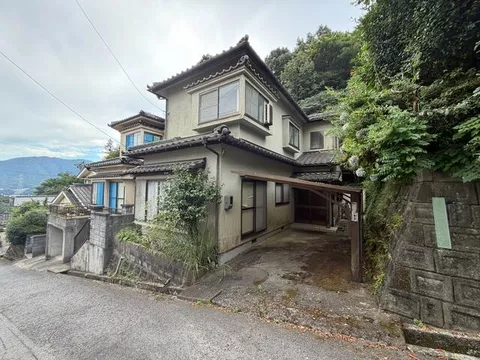 Kameyama Minami 2-chome, Asakita-ku, Hiroshima City (Aki Kameyama Station) 2-story building 5DK
