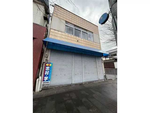 A store has come up for sale, just 13 minutes on foot from Usuki Station!! It’s a street-level shop.