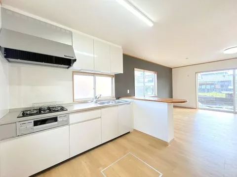 [Open House] Interior renovation planned / Water area replacement / Parking for 2 cars available / Garden space available /