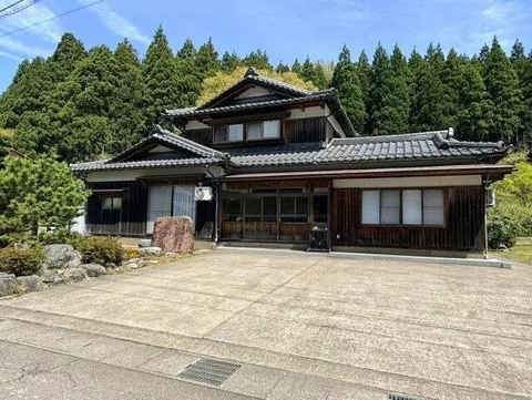 Komatsu City, Takiguchi Town (Awazu Station) 2-story building 8DK