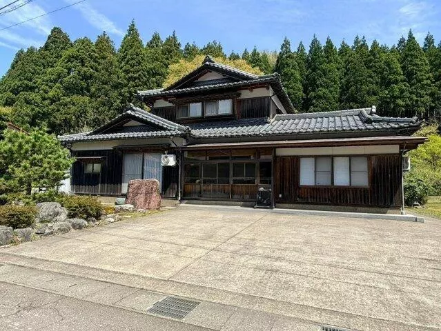 Komatsu City, Takiguchi Town (Awazu Station) 2-story building 8DK