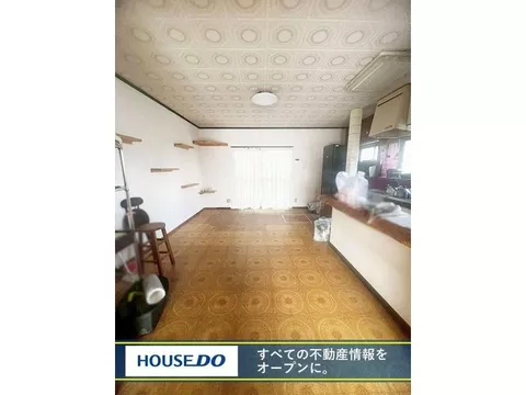 #Quiet residential area #Within a 10-minute walk to elementary school #Warm water washing toilet seat #Window in the bathroom