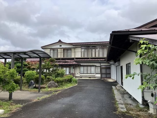 Hanamaki City, Towa Town, Ochiai 1-ku (Dozawa Station) 2-story building 10DK