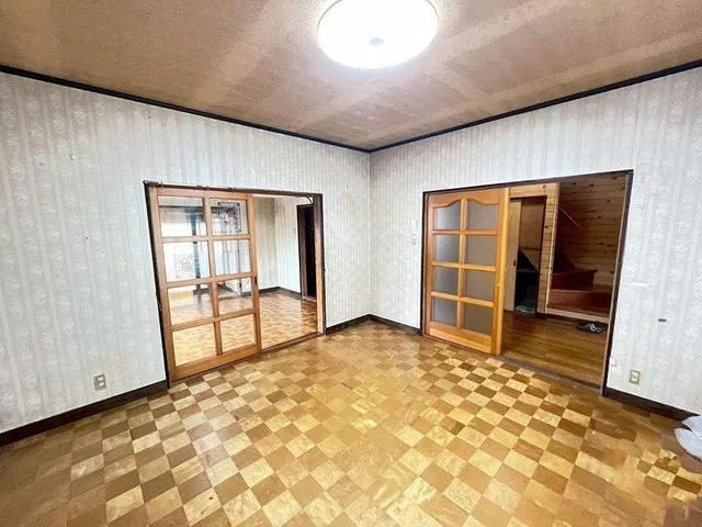 Takai Real Estate ☆ Good access to Route 8! A south-facing home!