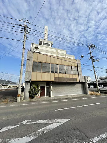 Used single-family home in Mure Town, Takamatsu City, for business use in bulk